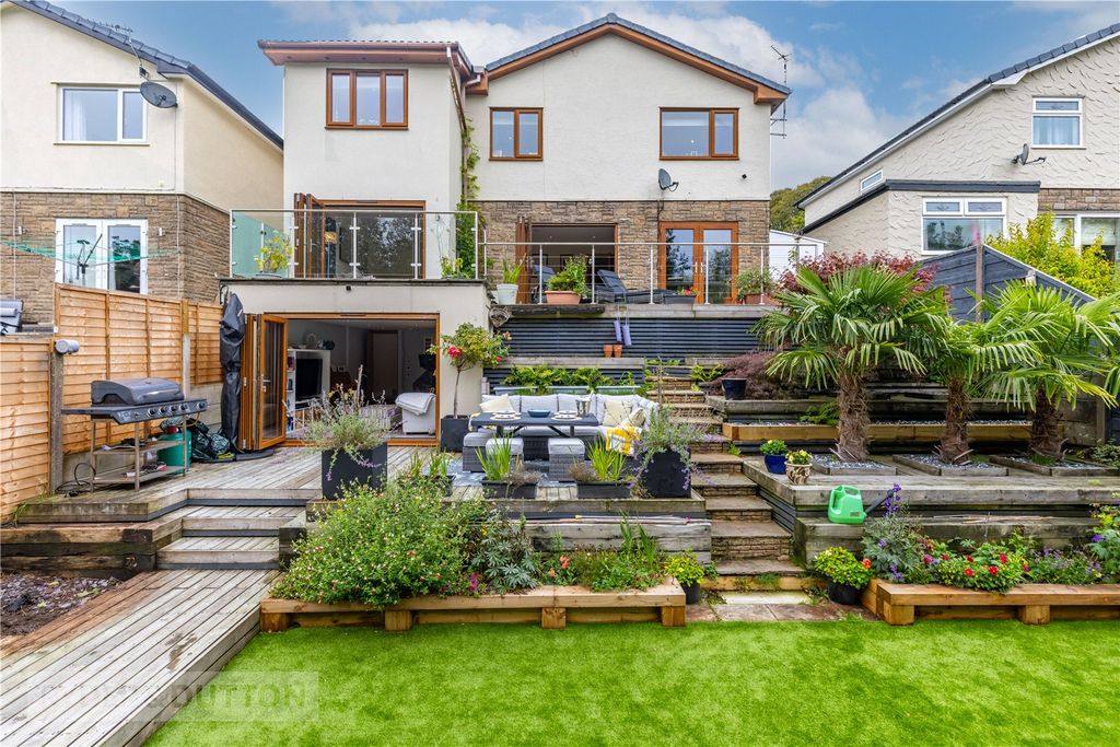 Property photo 1 of 36 Family Gardens