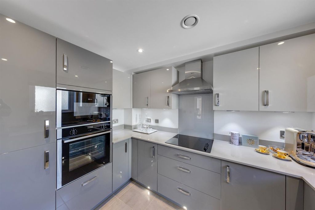 Property photo 2 of 15 05-E81Epfmcsr 52 Augustus House-85-Medium.Jpg