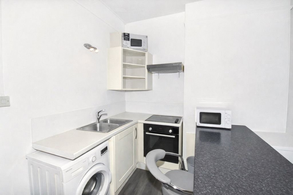 Property photo 1 of 5