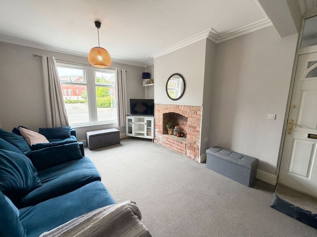 Property photo 2 of 12 Lounge