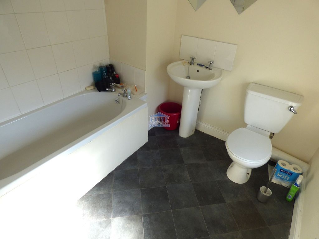 Property photo 3 of 12 Bathroom