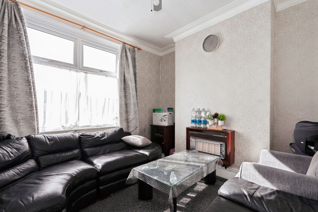 Property photo 2 of 15 Pbox-Img.Jpg