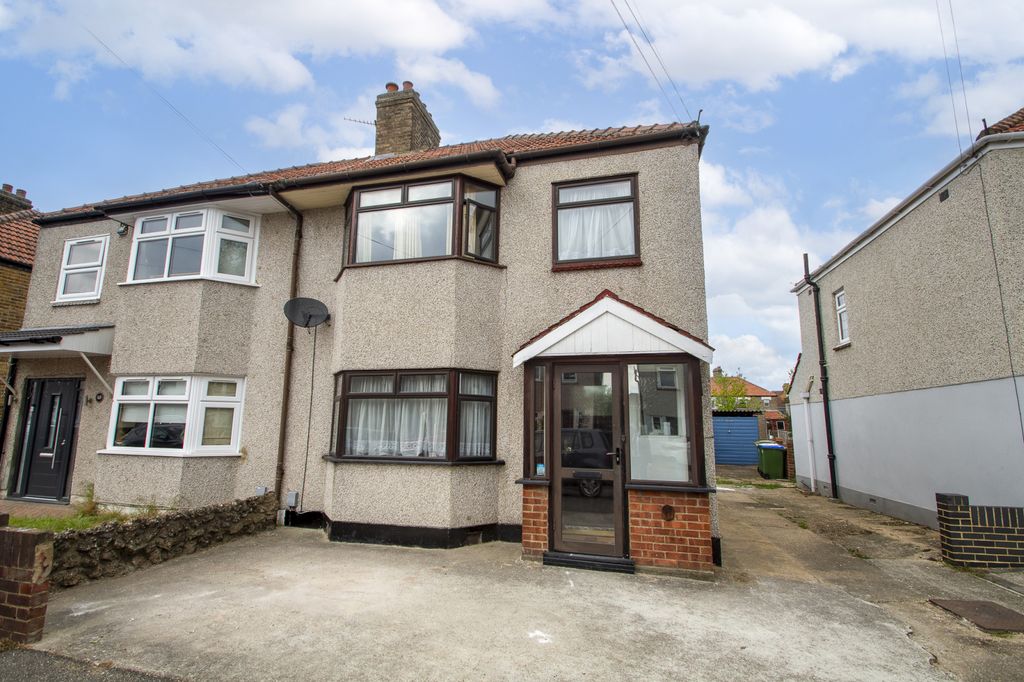 Property photo 1 of 12 Somerhill Road, Welling, Da16