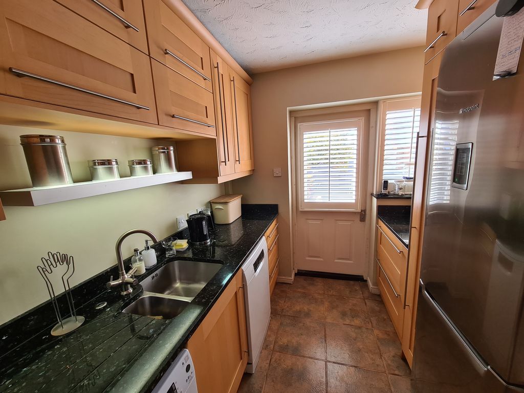 Property photo 3 of 12 Kitchen