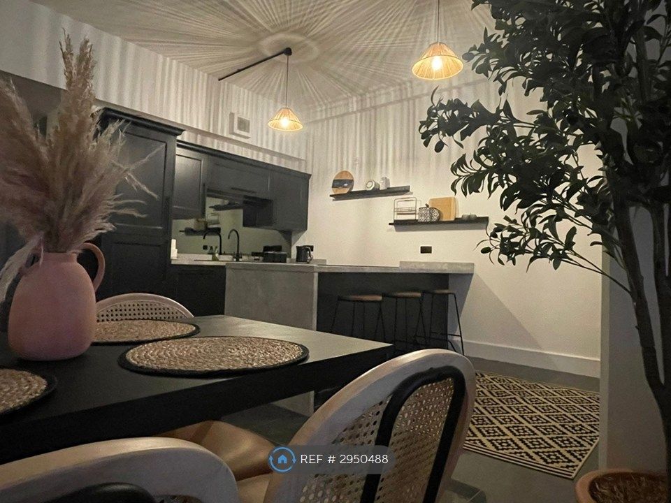 Property photo 2 of 10 4 Person Dining Table