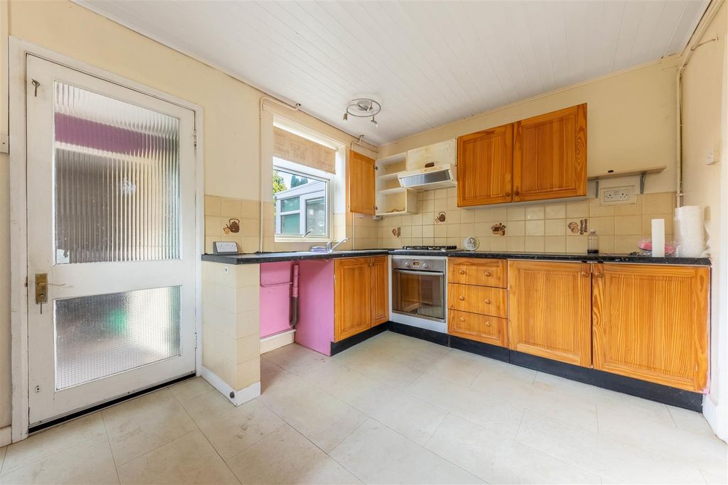Property photo 3 of 15 Kitchen