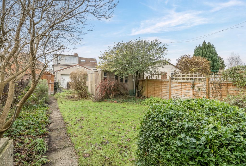 Property photo 2 of 21 1385642-6-692708c...