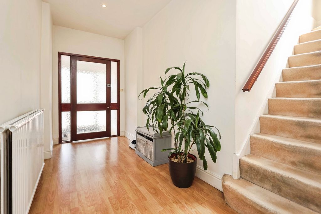 Property photo 2 of 21 Pbox-Img.Jpg