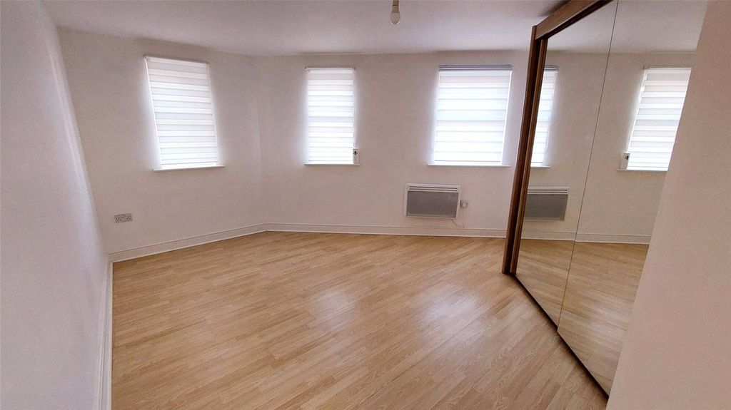 Property photo 2 of 10 Picture No. 13