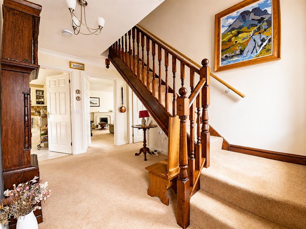 Property photo 2 of 34 A039Df0B-40dc-452d-B439-F1Dddb62Aed4.Jpg