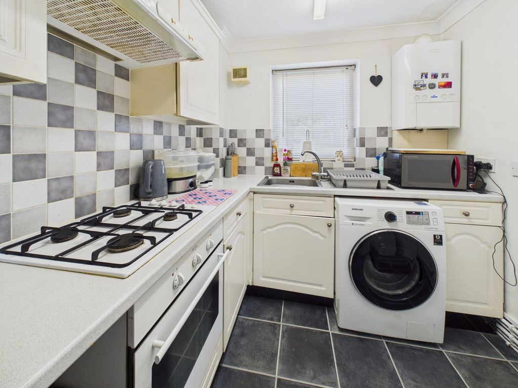 Property photo 3 of 12 Kitchen
