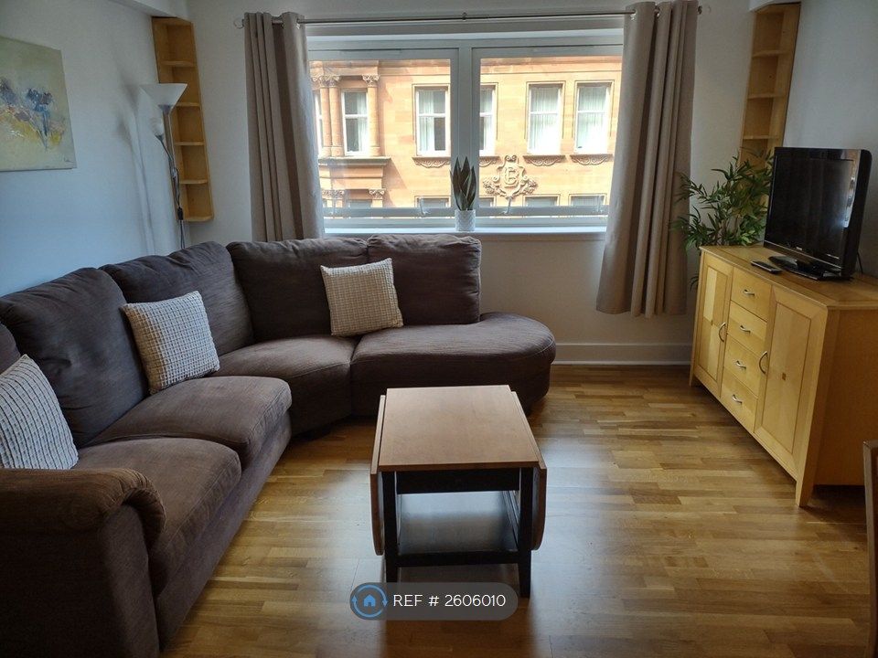 Property photo 1 of 8 Livingroom