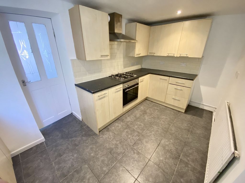 Property photo 3 of 11 Kitchen