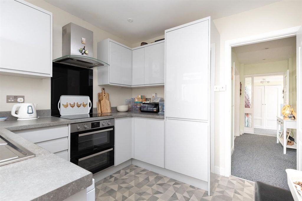 Property photo 2 of 29 39Brownavenue-11.Jpg