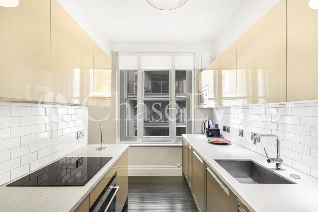 Property photo 3 of 12 Kitchen