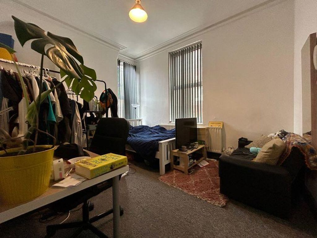 Property photo 3 of 6 A Spacious Double Bedroom With Good Natural Light,...