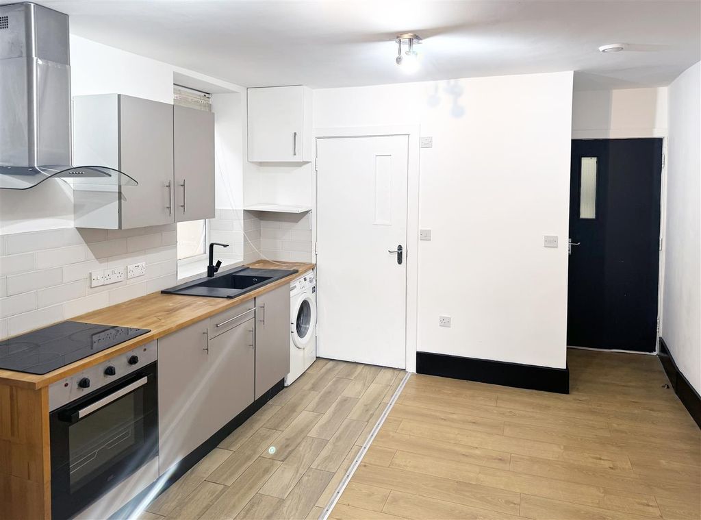 Property photo 2 of 4 Kitchen