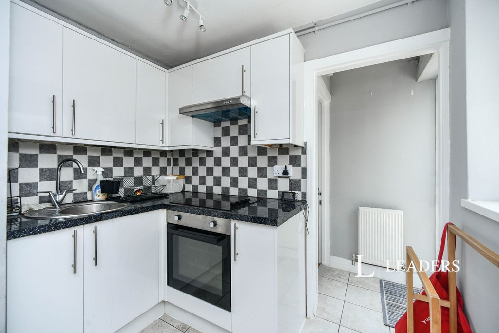 Property photo 3 of 9 Kitchen