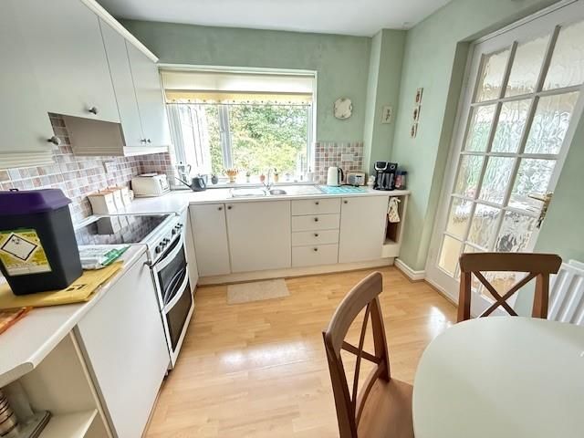 Property photo 3 of 18 Kitchen