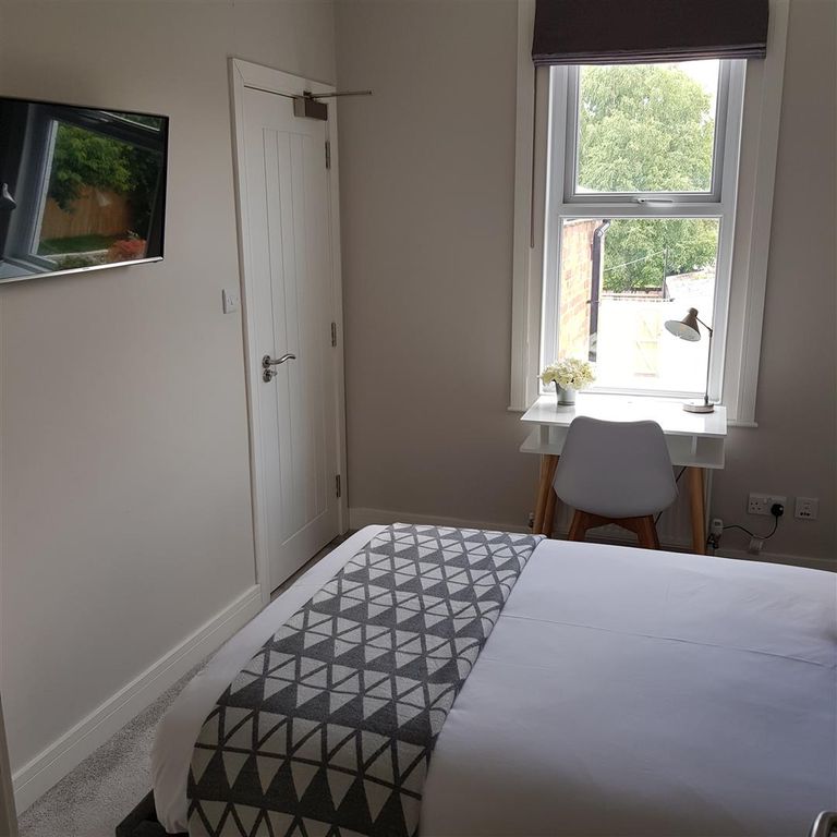 Property photo 3 of 10 Bed5