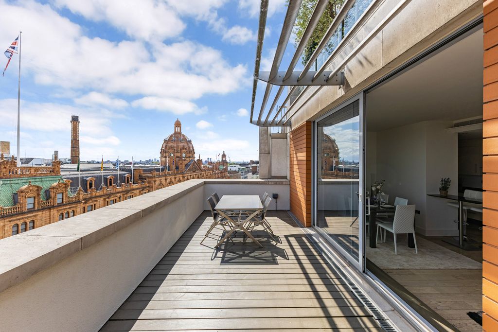 Property photo 3 of 13 Balcony 3