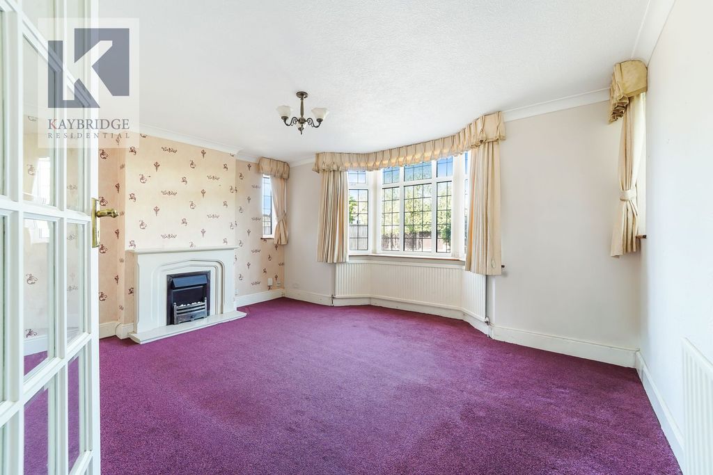 Property photo 2 of 16 Waverley Road, Epsom - Kt17 2Lt