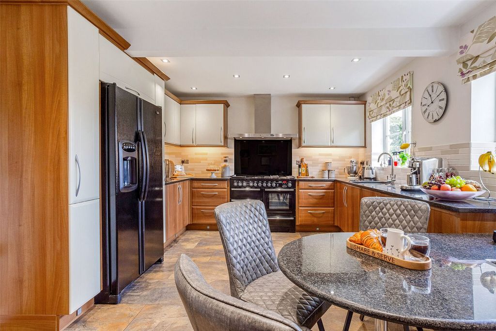 Property photo 3 of 46 Picture No. 11