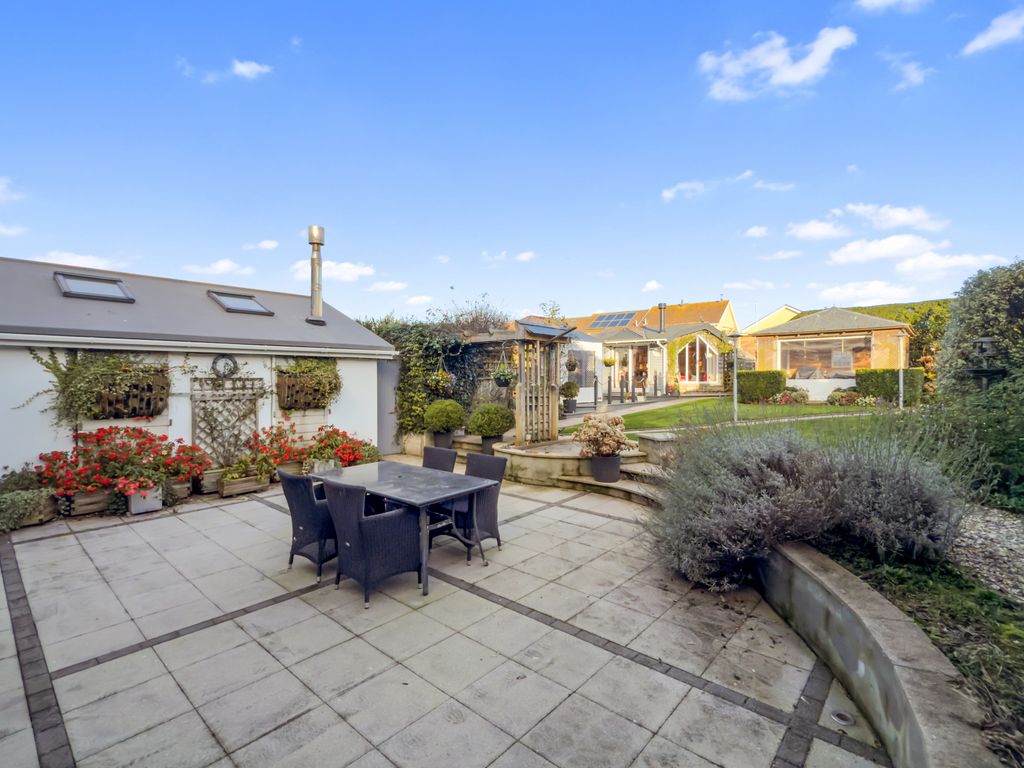 Property photo 2 of 29 Garden