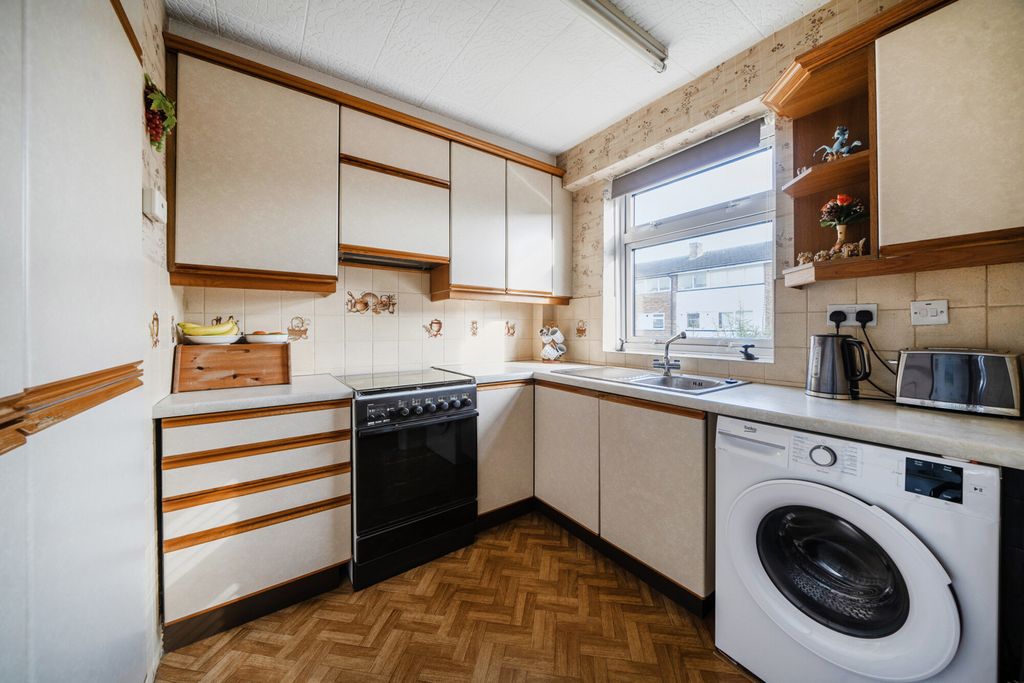 Property photo 3 of 16 1433016-7-69Bd710...