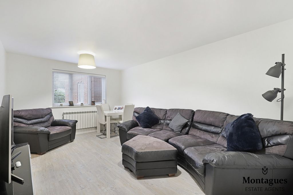 Property photo 2 of 17 Photo 8