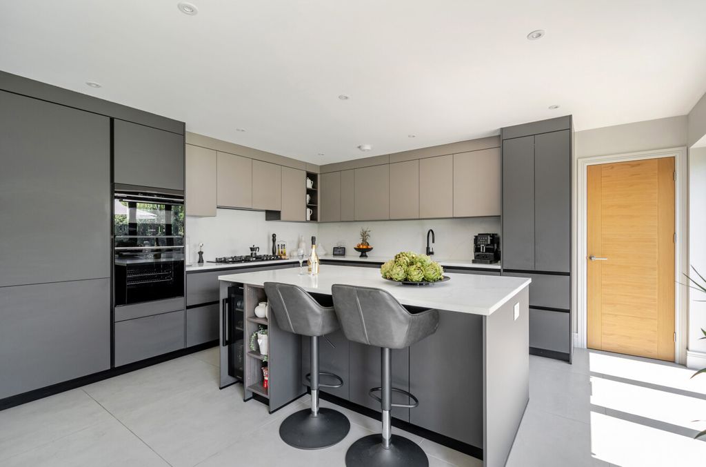 Property photo 2 of 22 1476829-8-6A3561c...
