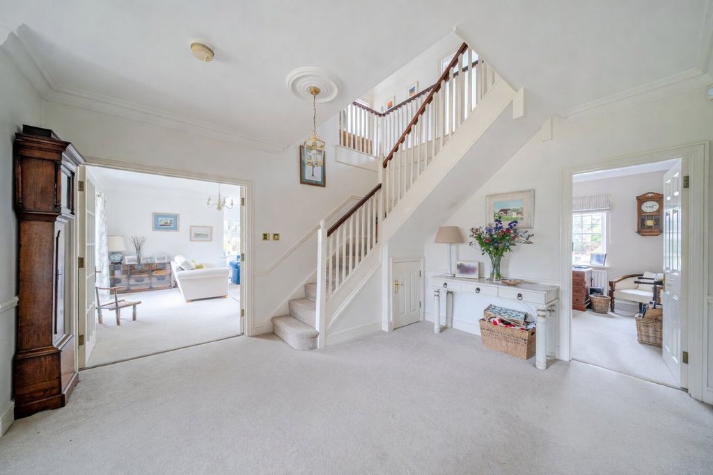 Property photo 2 of 22