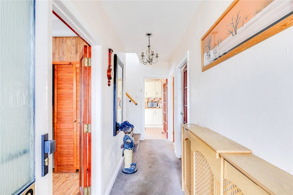 Property photo 2 of 28 Picture No. 11