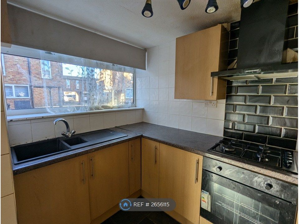 Property photo 2 of 11 Kitchen