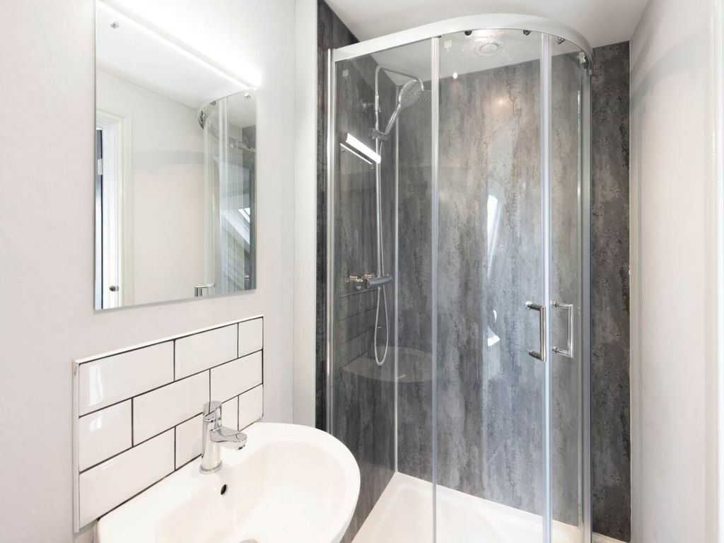 Property photo 3 of 6 Ensuite