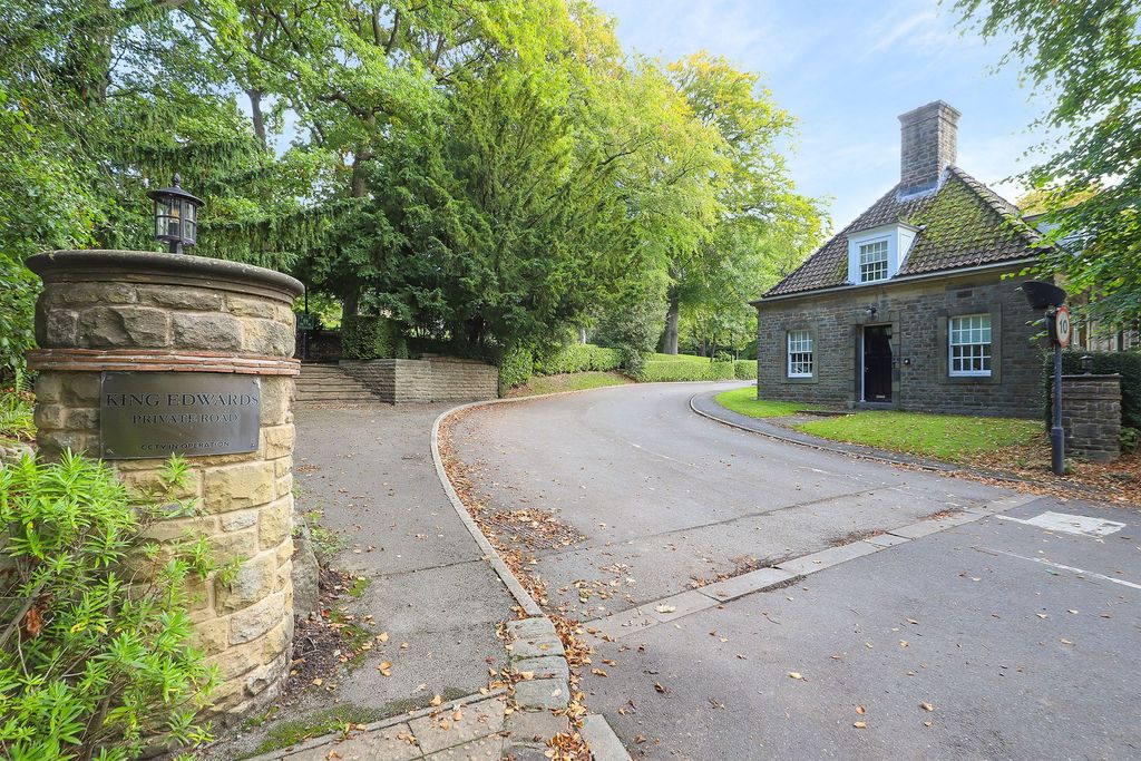 Property photo 3 of 23