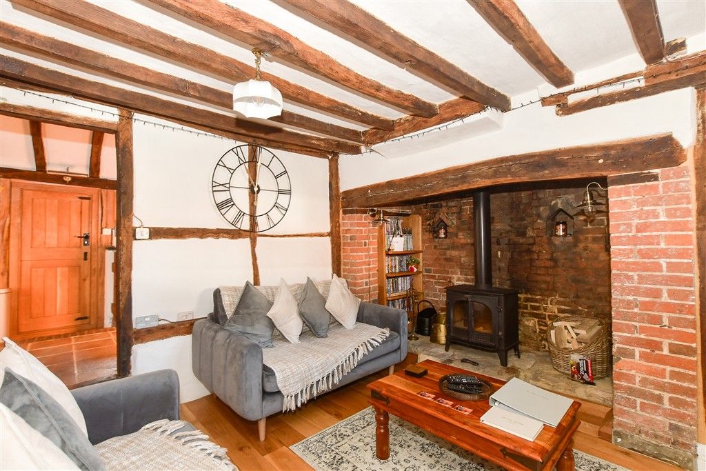 Property photo 3 of 17 Lounge