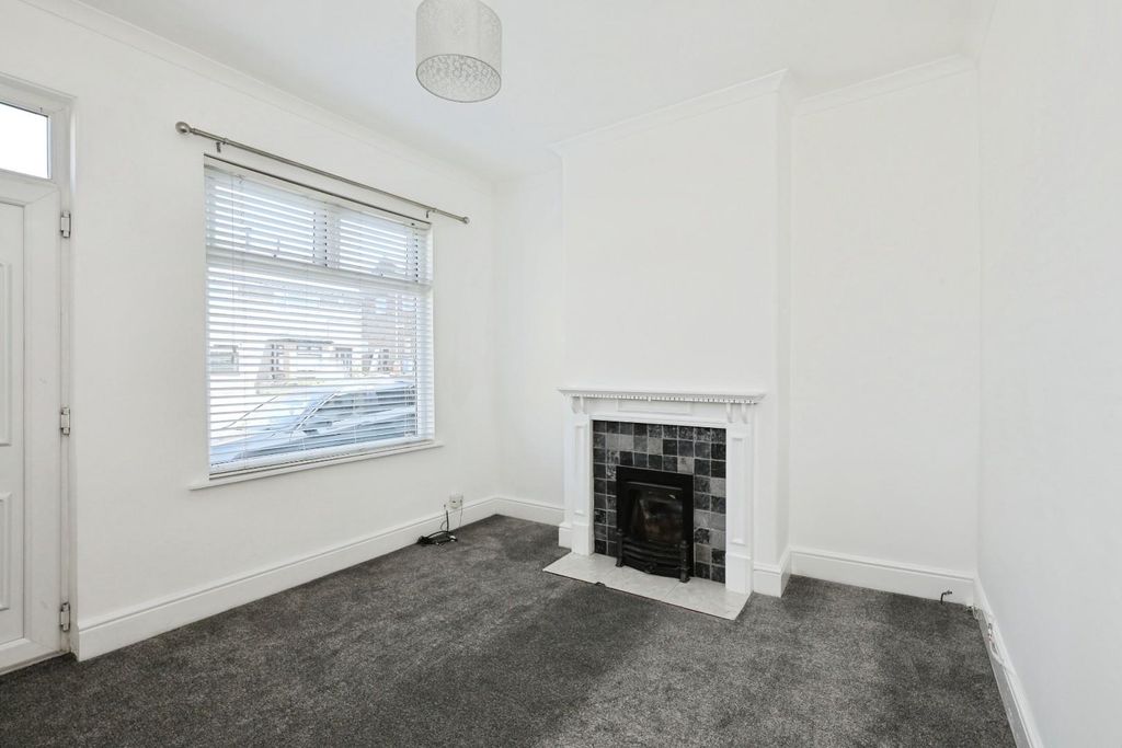 Property photo 3 of 16 Living Room