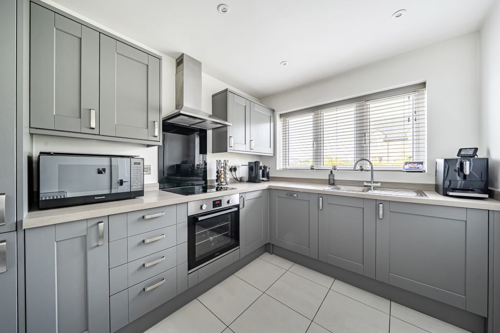 Property photo 2 of 20 1477196116A3279823F674