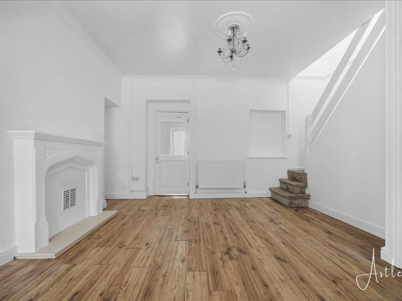 Property photo 3 of 16 Lounge/Diner