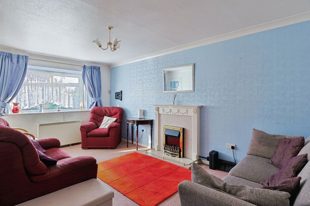 Property photo 2 of 14 Lounge