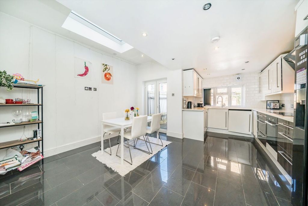 Property photo 2 of 11