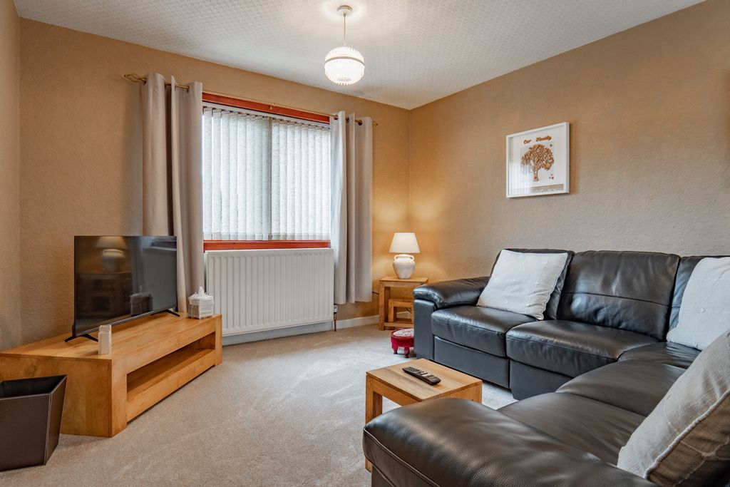 Property photo 2 of 31
