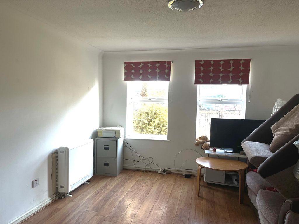 Property photo 2 of 7