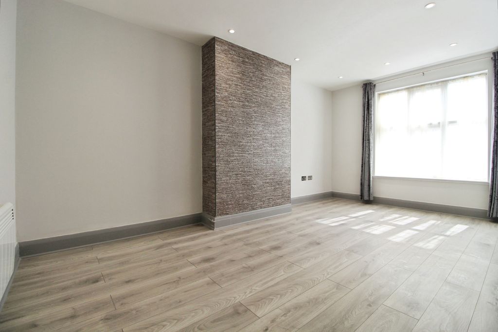 Property photo 1 of 13 Two Double Bedroom 1st Floor Flat To Rent