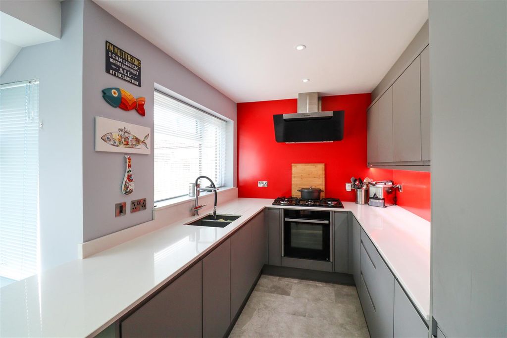 Property photo 3 of 14 Kitchen