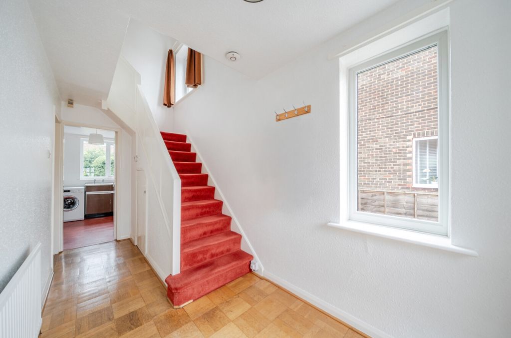 Property photo 3 of 19 Ewemove Harrogate Entrance Hall