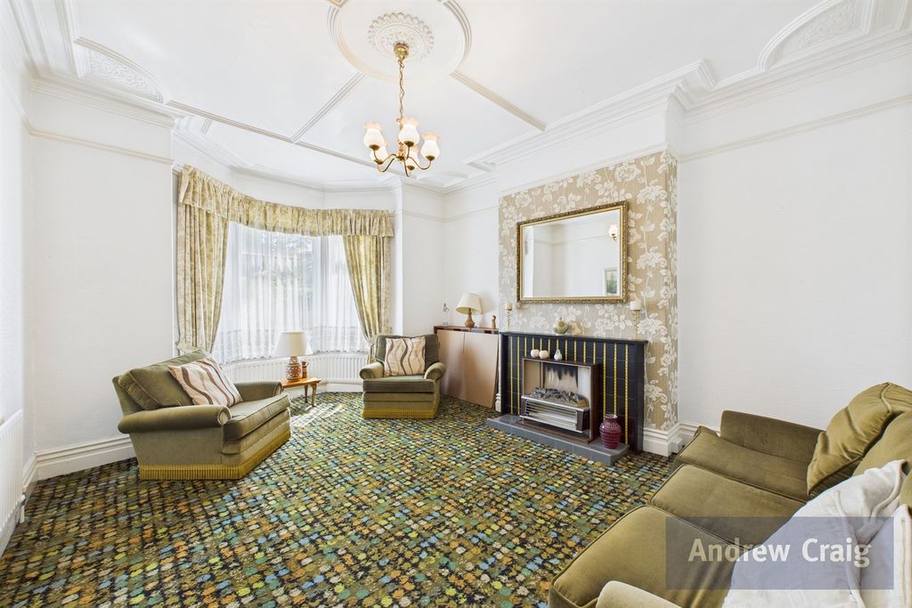 Property photo 2 of 9 Lounge