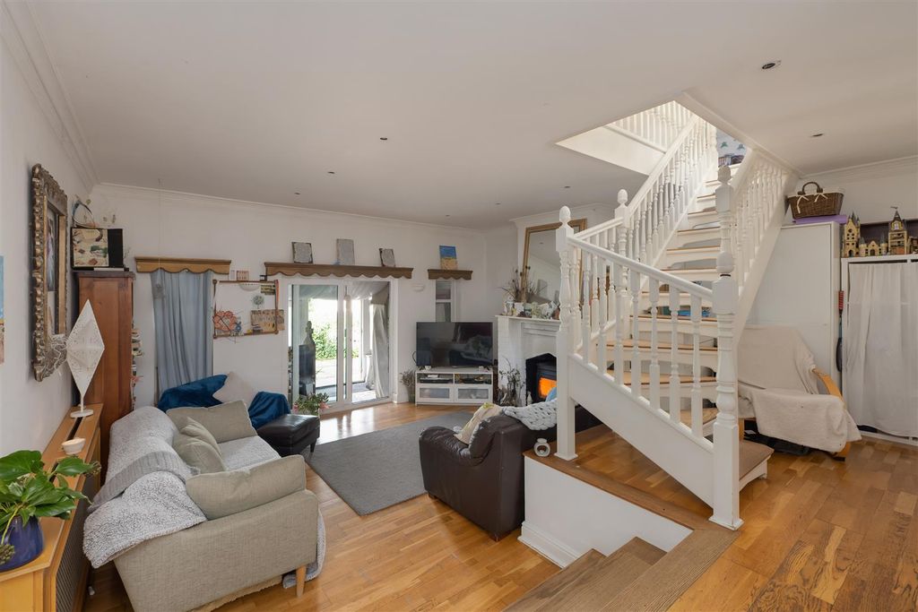 Property photo 3 of 35 Stanley Road, Whitstable