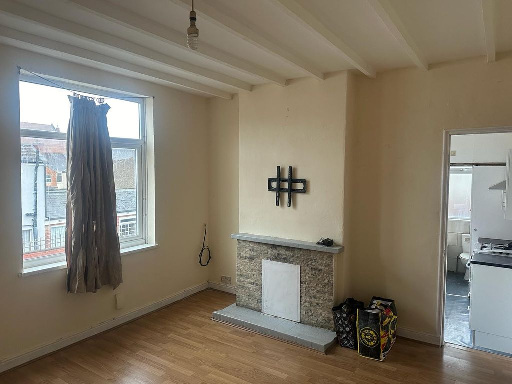Property photo 3 of 6